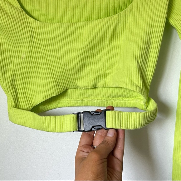 TOBI neon green‘
ASHA SNAP BUCKLE RIB KNIT CROP TOP’ - Picture 4 of 9